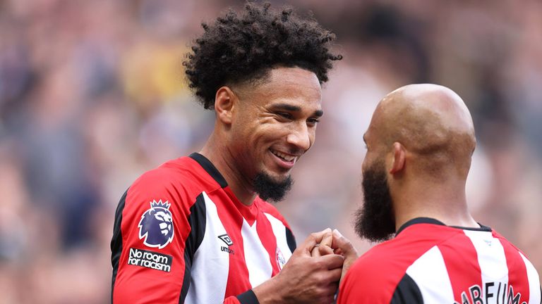 Kevin Schade (l.) überzeugt beim FC Brentford in der Premier League.