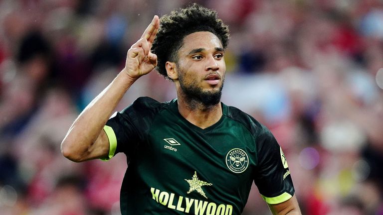 Brentfords Kevin Schade bejubelt seinen Treffer gegen Nottingham. 
