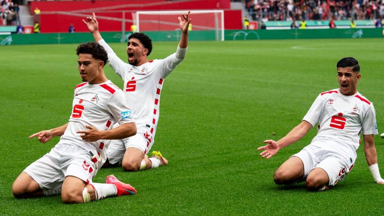 Die U19 des 1. FC Köln feiert in Leverkusen die Deutsche Meisterschaft.