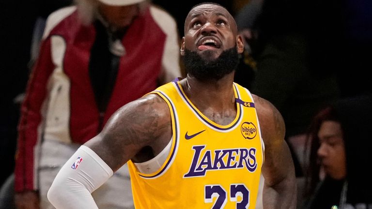 LeBron James scheitert mit den Lakers schon in der ersten Playoff-Runde.