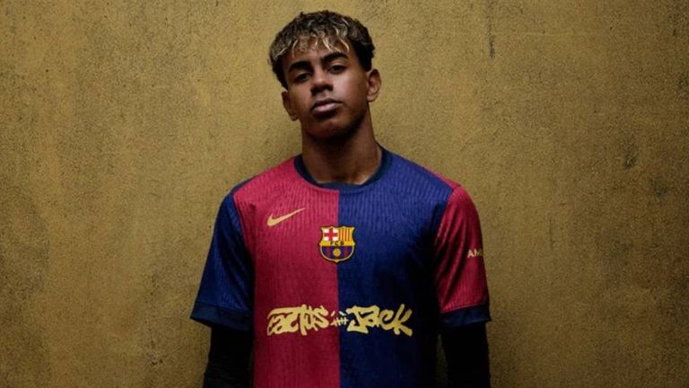 Das neue Trikot in Kooperation mit Travis Scott gibt es als limitierte Auflage. Quelle: FC Barcelona