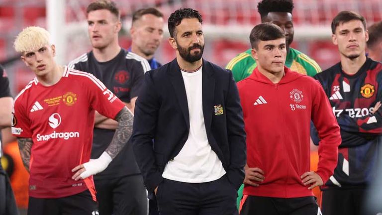 Teammanager Ruben Amorim (mit Bart) kam im November vom portugiesischen Tabellenführer Sporting Lissabon zu Manchester United.