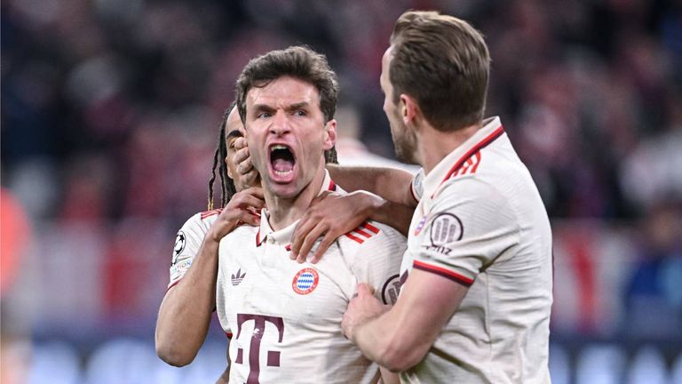 Thomas Müller zieht mit Toni Kroos gleich. Beide haben nun 34 Titel.