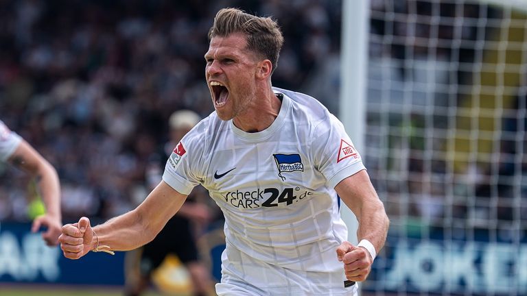 Florian Niederlechner wird nach Sky Informationen zum 1860 München wechseln.