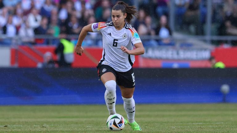 Lena Oberdorf kommt zurück in den DFB-Kader nach ihrer Verletzungspause.