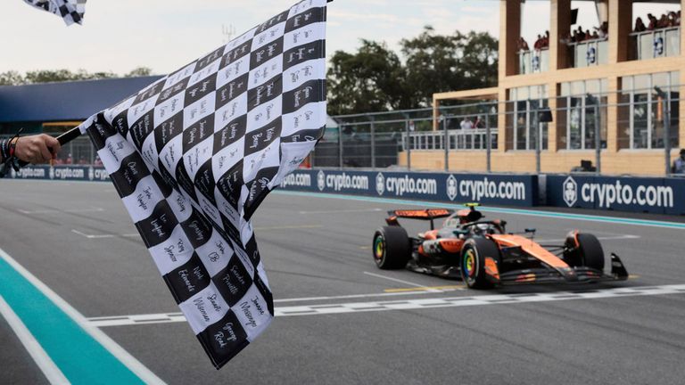Oscar Piastri feiert beim GP von Miami seinen vierten Saisonerfolg und baut somit seine WM-Führung auf Teamkollege Lando Norris weiter aus. 