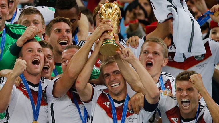 Platz 8: Philipp Lahm (Mitte; 113 Länderspiele zwischen 2004 und 2014)