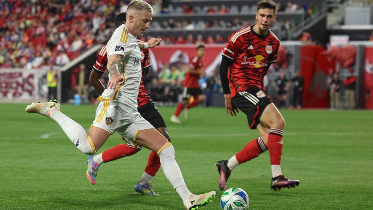 Marco Reus kassiert gegen die New York Red Bulls eine 0:7-Klatsche.