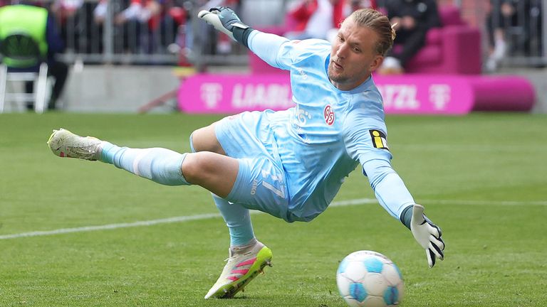 Hinter Mainz-Torhüter Robin Zentner steht für den Saisonendspurt noch ein Fragezeichen.