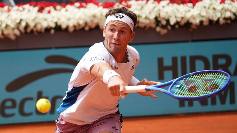 Casper Ruud schlägt Daniil Medvedev in zwei Sätzen.