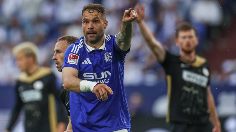 Pierre-Michel Lasogga hat sein Profi-Comeback gegeben.