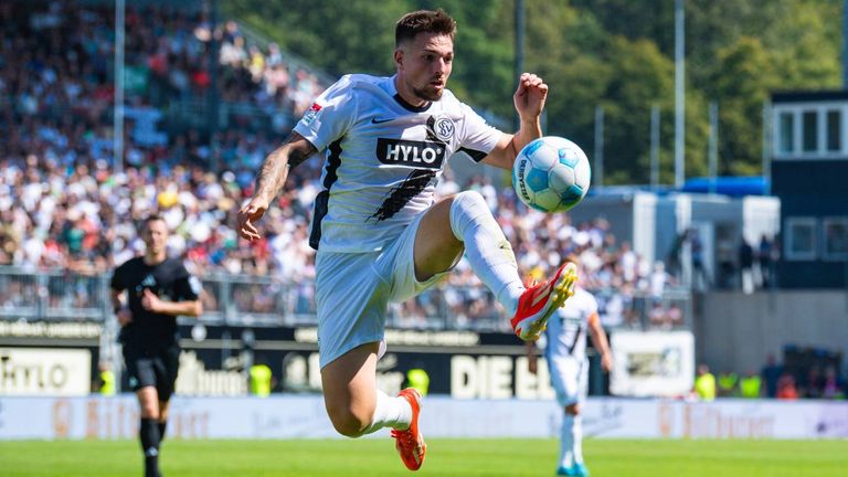 Der SV Elversberg verlängert vorzeitig mit Luca Schnellbacher.