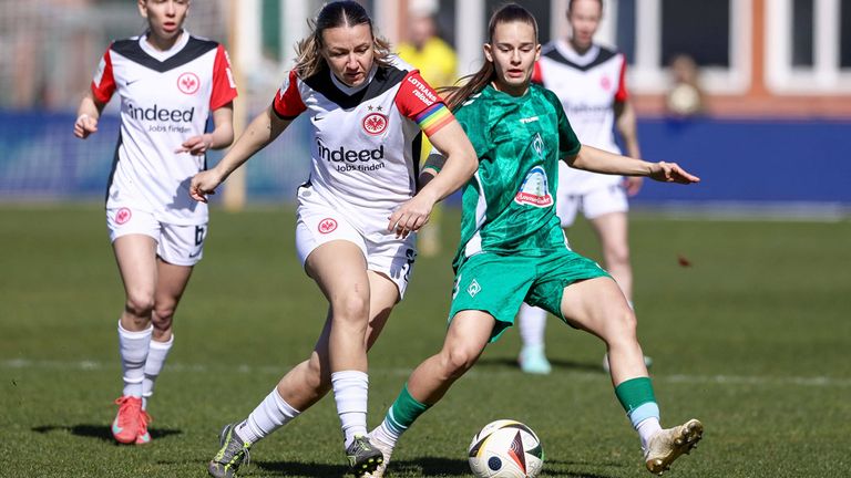 Tanja Pawollek (vorne links) wird Eintracht Frankfurt am Saisonende verlassen.