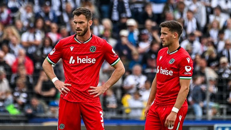 Boris Tomiak (l.) wird verletzungsbedingt in dieser Spielzeit kein Spiel mehr machen.