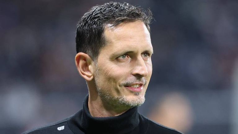 Dino Toppmöller hat seinen Vertrag in Frankfurt verlängert.