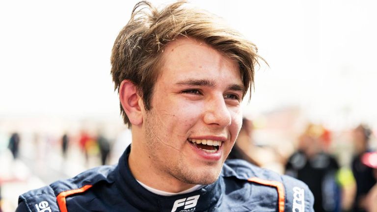 Tim Tramnitz gewinnt in der Formel 3 den Sprint in Imola. 