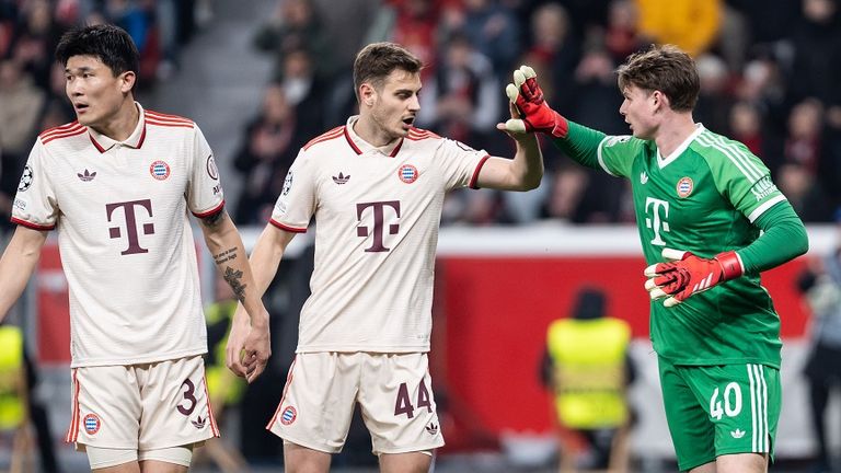 Jonas Urbig ist Deutscher Doppel-Meister. Sein Ex-Verein Köln ist neben dem FC Bayern Meister in der 2. Bundesliga.