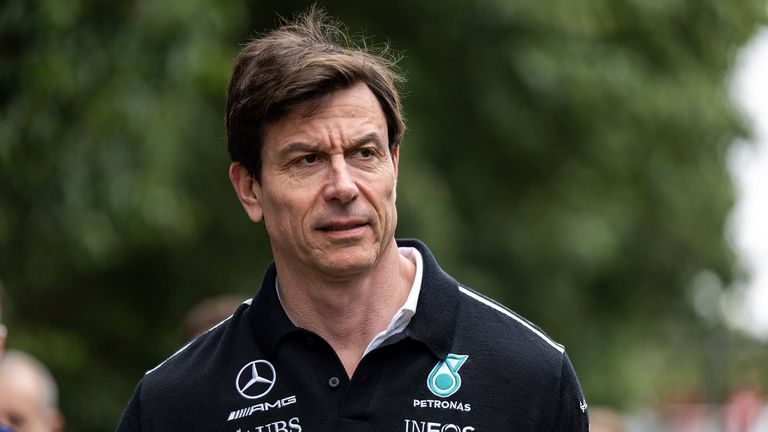 Mercedes-Teamchef Toto Wolff spricht über die neuen Flügel-Regelungen.