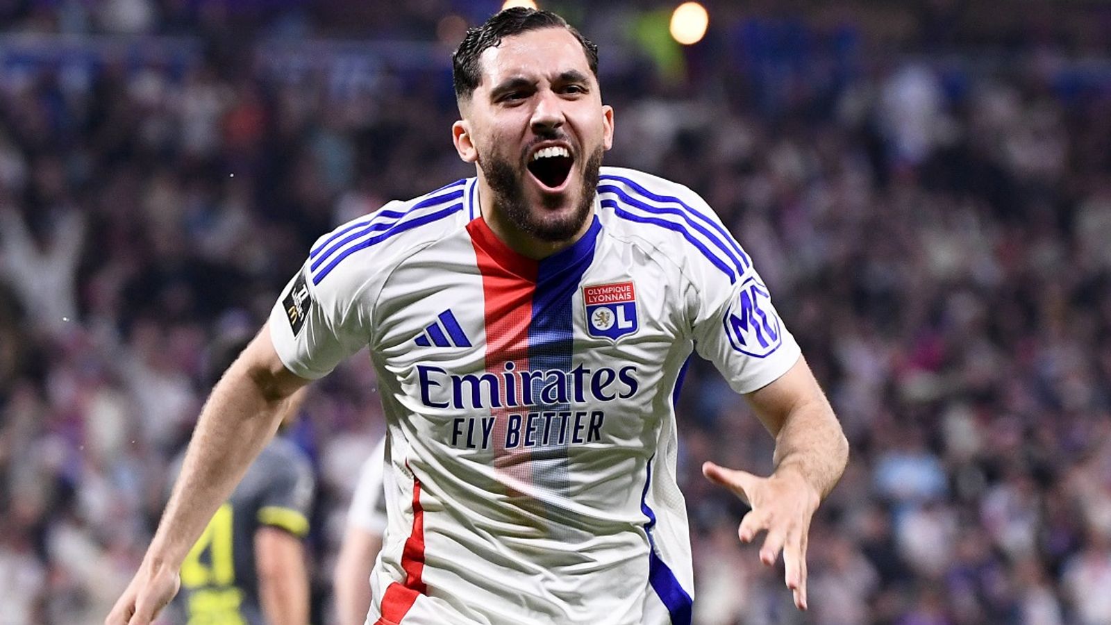 Rayan Cherki im Trikot von Olympique Lyon