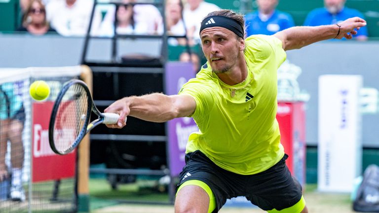 Alexander Zverev ist beim Rasenturnier in Halle im Halbfinale gescheitert.