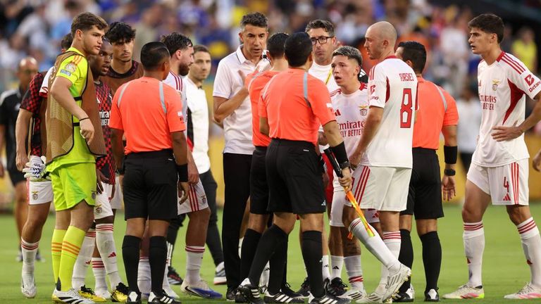 Benfica und Boca Juniors trennen sich in einem wilden Spiel 2:2.