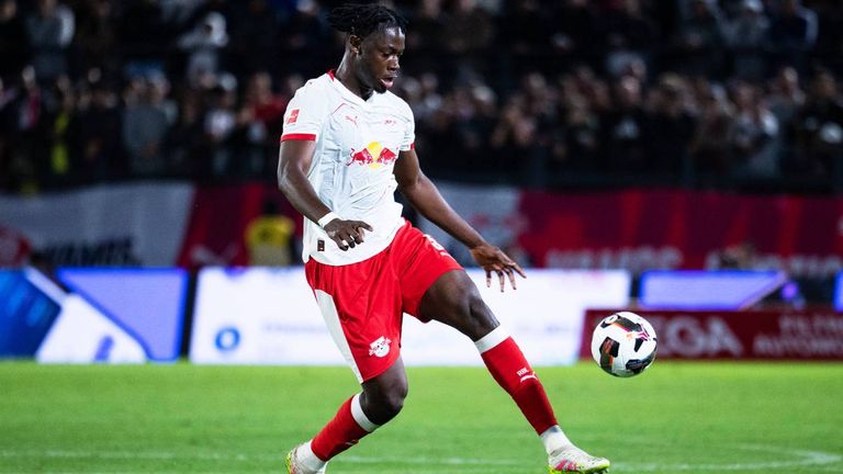 RB Leipzig verlängert den Vertrag von El Chadaille Bitshiabu vorzeitig.