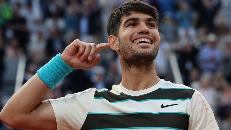Carlos Alcaraz gewinnt die French Open nach einem historischen Finale gegen Jannik Sinner. 