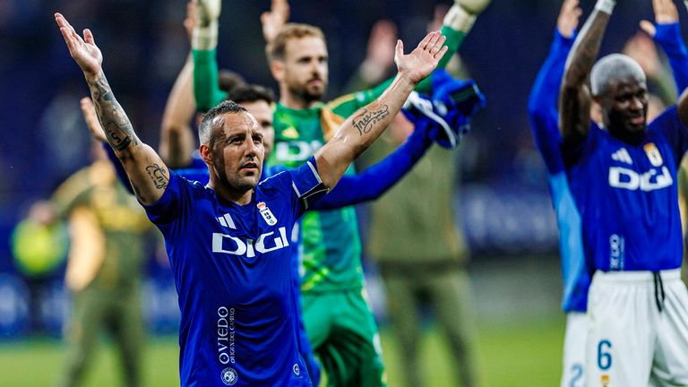 Santi Cazorla steigt mit Real Oviedo in die La Liga auf.
