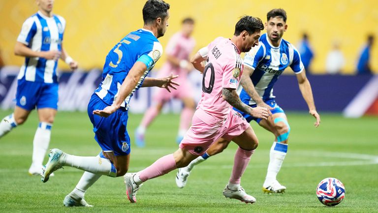 Miamis Superstar Lionel Messi (am Ball) bei der Klub-WM gegen den FC Porto.