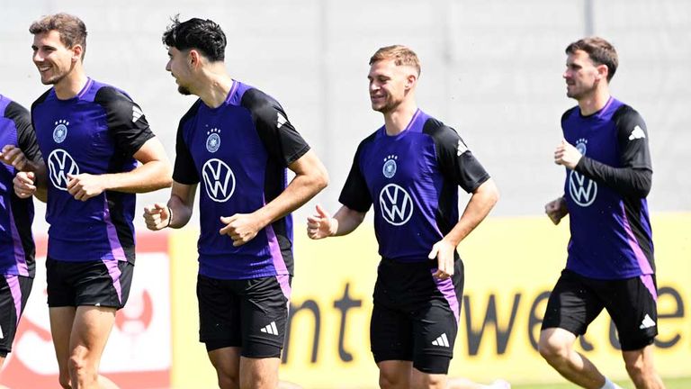 Leon Goretzka, Aleksandar Pavlovic, Joshua Kimmich und Pascal Groß beim DFB-Training.