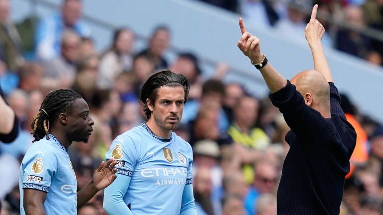 Jack Grealish (M.) hat bei Manchester City wohl keine Zukunft mehr.