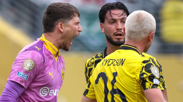 BVB-Keeper Gregor Kobel (l.) avanciert beim Klub-WM-Auftakt gegen Fluminense zum Dortmund-Retter. 