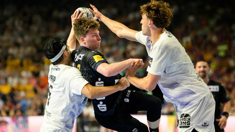 Nils Lichtlein (M.) und die Füchse Berlin stehen nach dem Sieg gegen Nantes im Champions-League-Finale. 