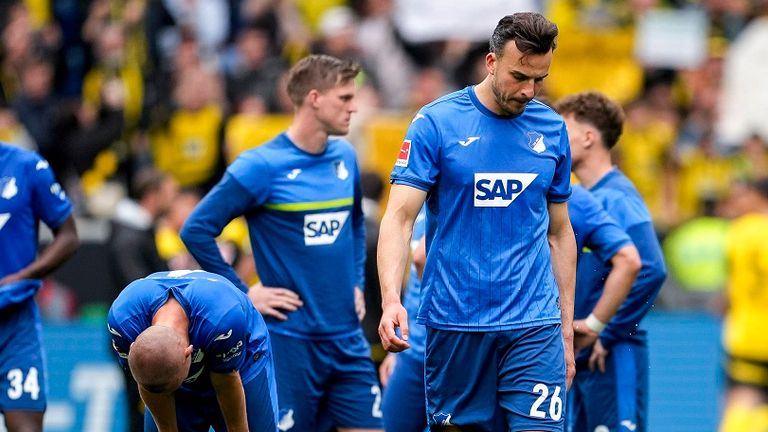 Die Spieler der TSG Hoffenheim sind enttäuscht.