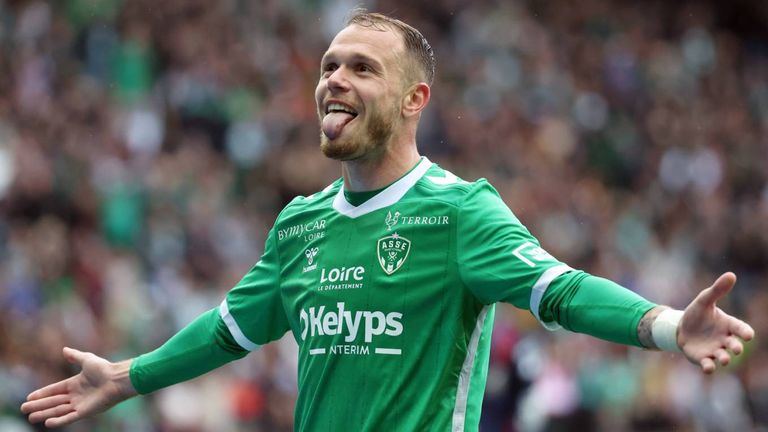 AS Saint-Etienne zieht die Kaufoption für Irvin Cardona vom FC Augsburg.