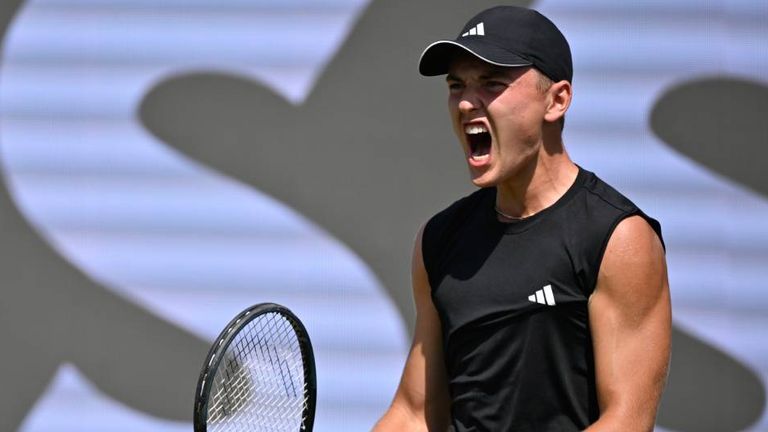 Justin Engel gewann mit 17 Jahren 2024 als drittjüngster Spieler ein Match auf der ATP Tour.