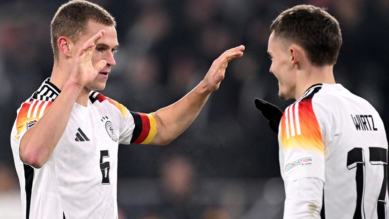 Joshua Kimmich (l.) hätte gern mit Florian Wirtz auch im Verein zusammengespielt.