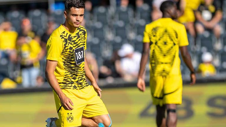 Kjell Wätjen (l.) feierte 2023 sein Profidebüt für den BVB.