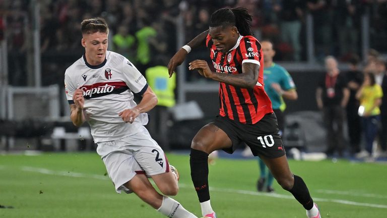 Geht Rafael Leao (r.) auch in der kommenden Saison für die AC Milan noch auf Torejagd?