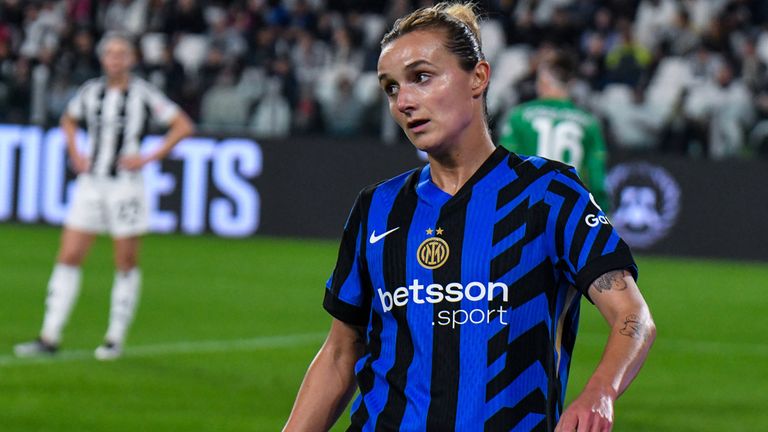 Ex-DFB-Spielerin Lina Magull macht eine psychische Erkrankung öffentlich.