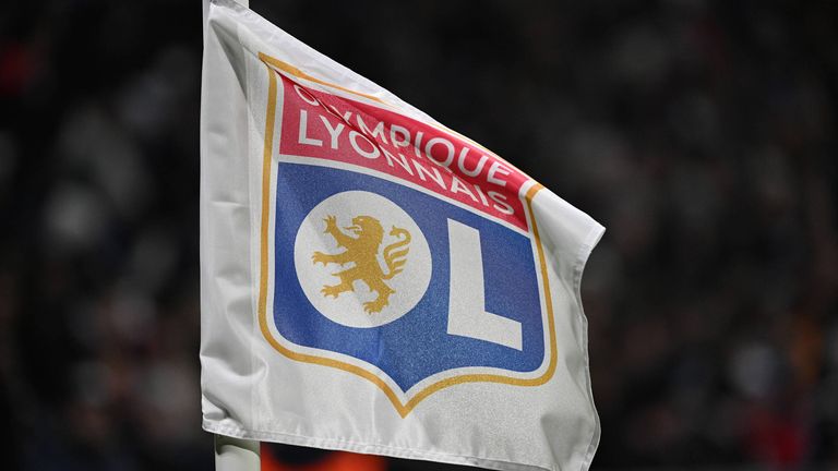 Olympique Lyon wird in die zweite französische Liga zwangsversetzt. 