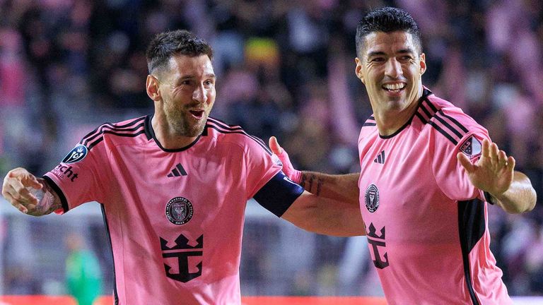 Der FC Barcelona muss Gehälter an ehemalige Stars wie Lionel Messi (l.) und Luis Suarez nachzahlen.