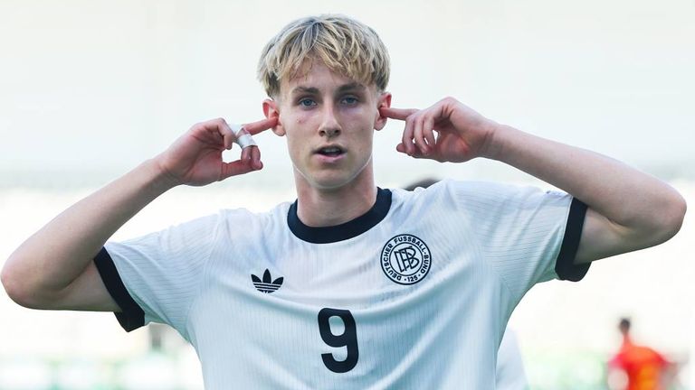 Max Moerstedt erzielt im U19-EM-Halbfinale drei Tore gegen Spanien. 
