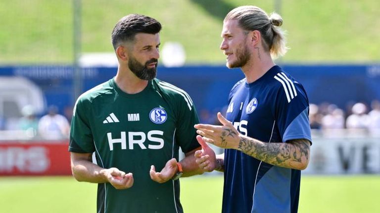 Der neue Schalke-Trainer Miron Muslic (l.) muss auf Keeper Loris Karius zunächst noch verzichten.