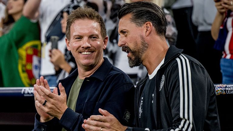 Julian Nagelsmann (l.) mit seinem scheidenden Co-Trainer Sandro Wagner.