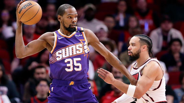 Suns-Superstar Kevin Durant (l.) steht vor einem Wechsel zu den Houston Rockets.