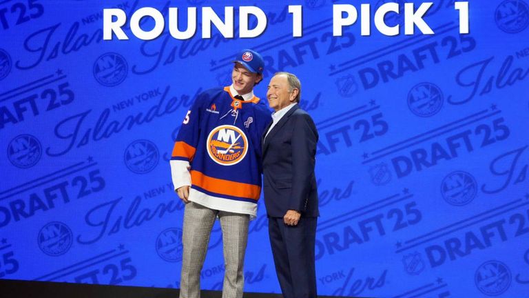 Matthew Schaefer wird im NHL-Draft 2025 von den Islanders an erster Stelle gepickt. 
