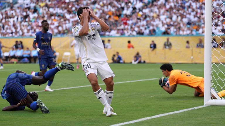 Gonzalo Garcia scheitert am Keeper von Al-Hilal.