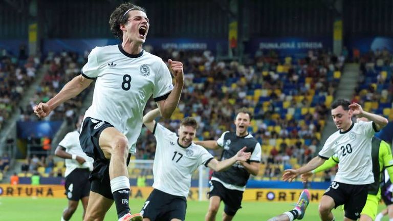 Die Erlösung: Merlin Röhl schießt die deutsche U21 ins EM-Halbfinale.