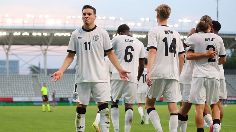 Said El Mala (l.) erzielte gegen Norwegen den Treffer zum Halbfinale.